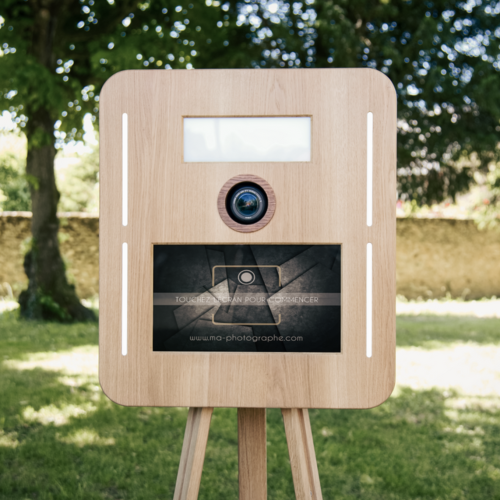 Photobooth vintage en bois naturel pour animation photo élégante