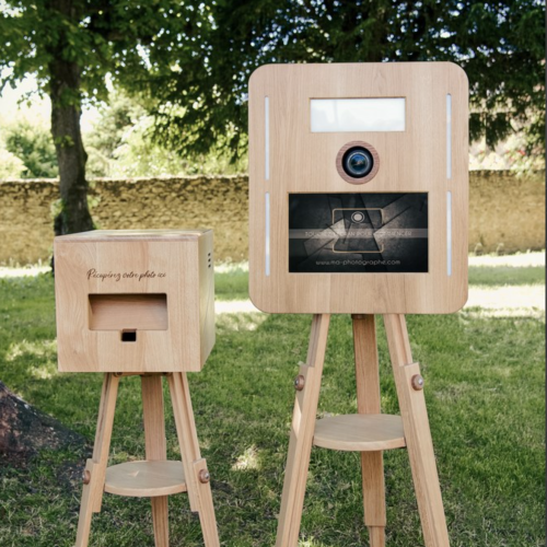 Photobooth vintage en bois naturel pour animation photo élégante