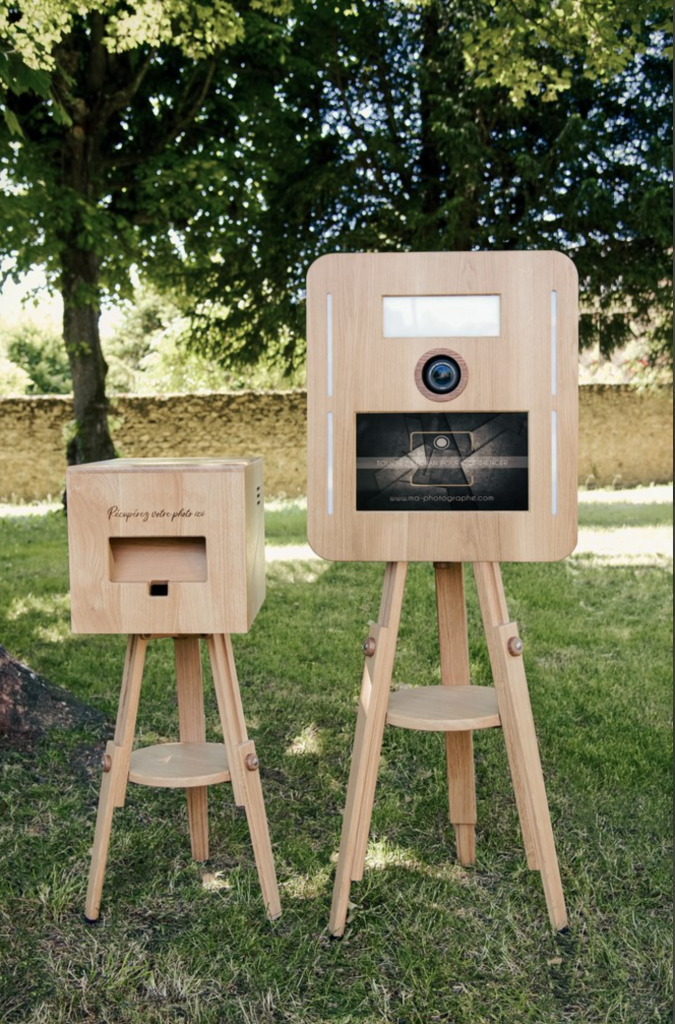 Photobooth vintage en bois naturel pour animation photo élégante
