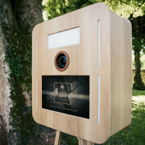 Photobooth vintage en bois naturel pour animation photo élégante